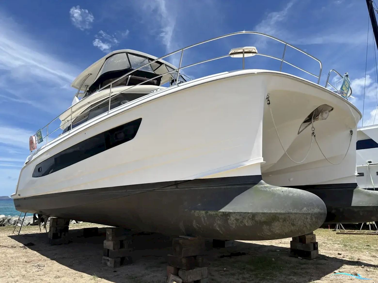 Aquila 44 Yacht