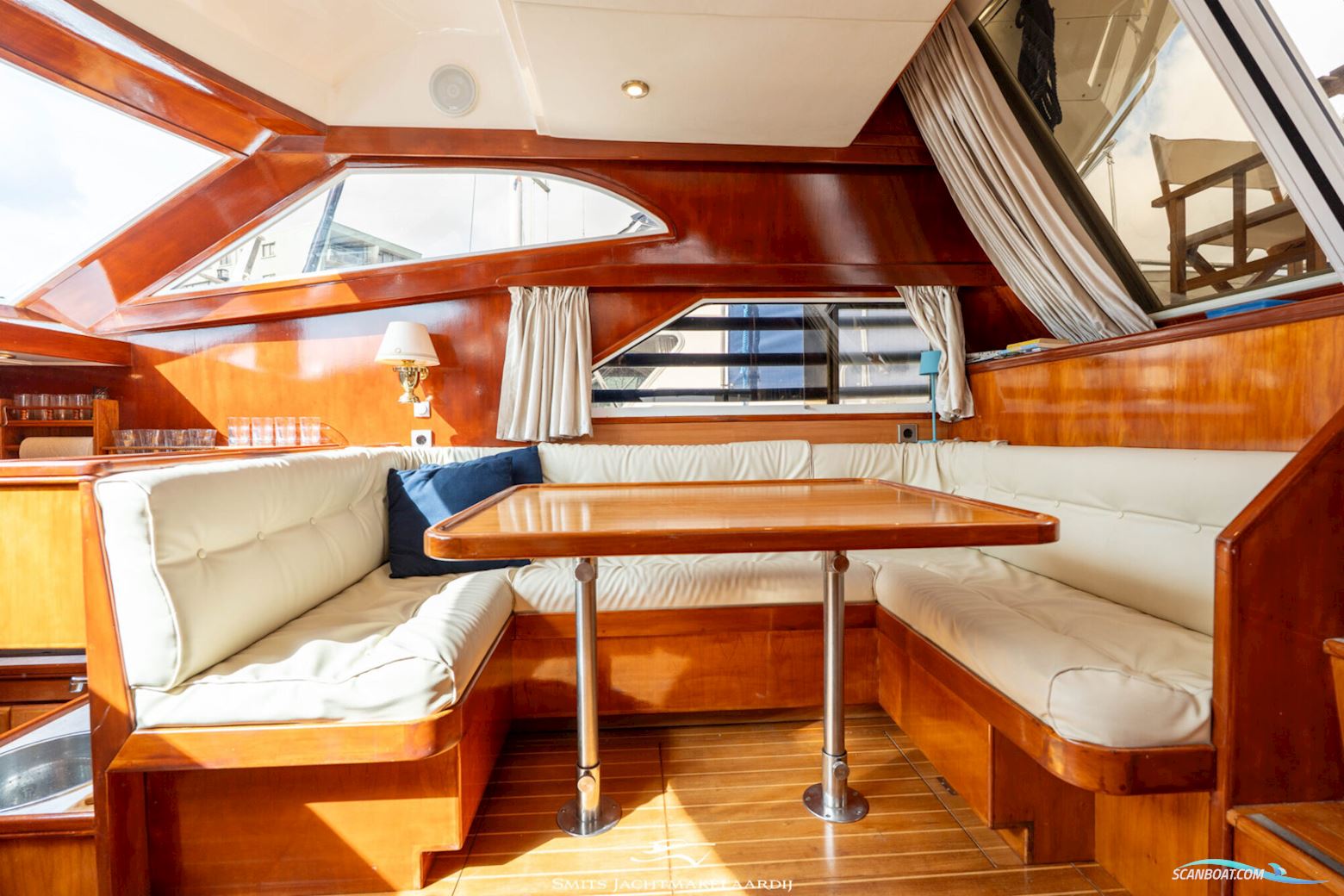 Astor 37 Flybridge