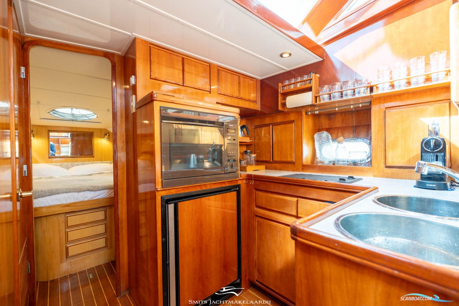 Astor 37 Flybridge