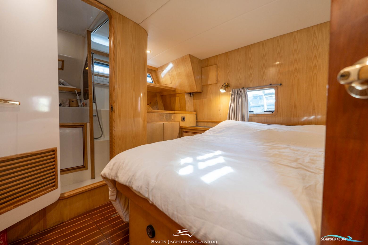 Astor 37 Flybridge