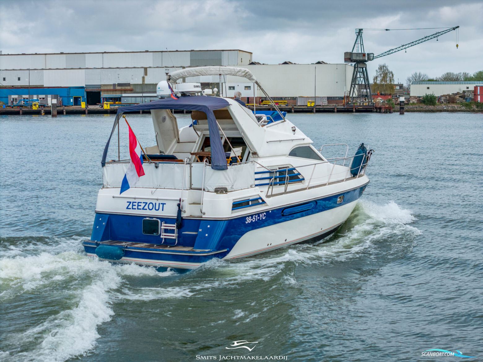 Astor 37 Flybridge