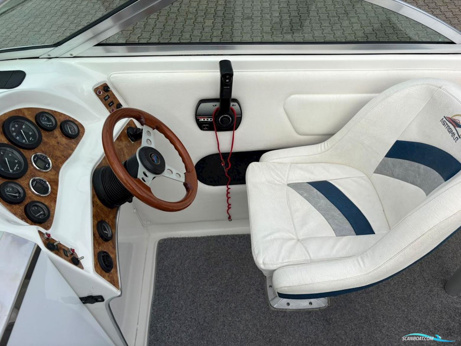 Astromar LC600 Cabin