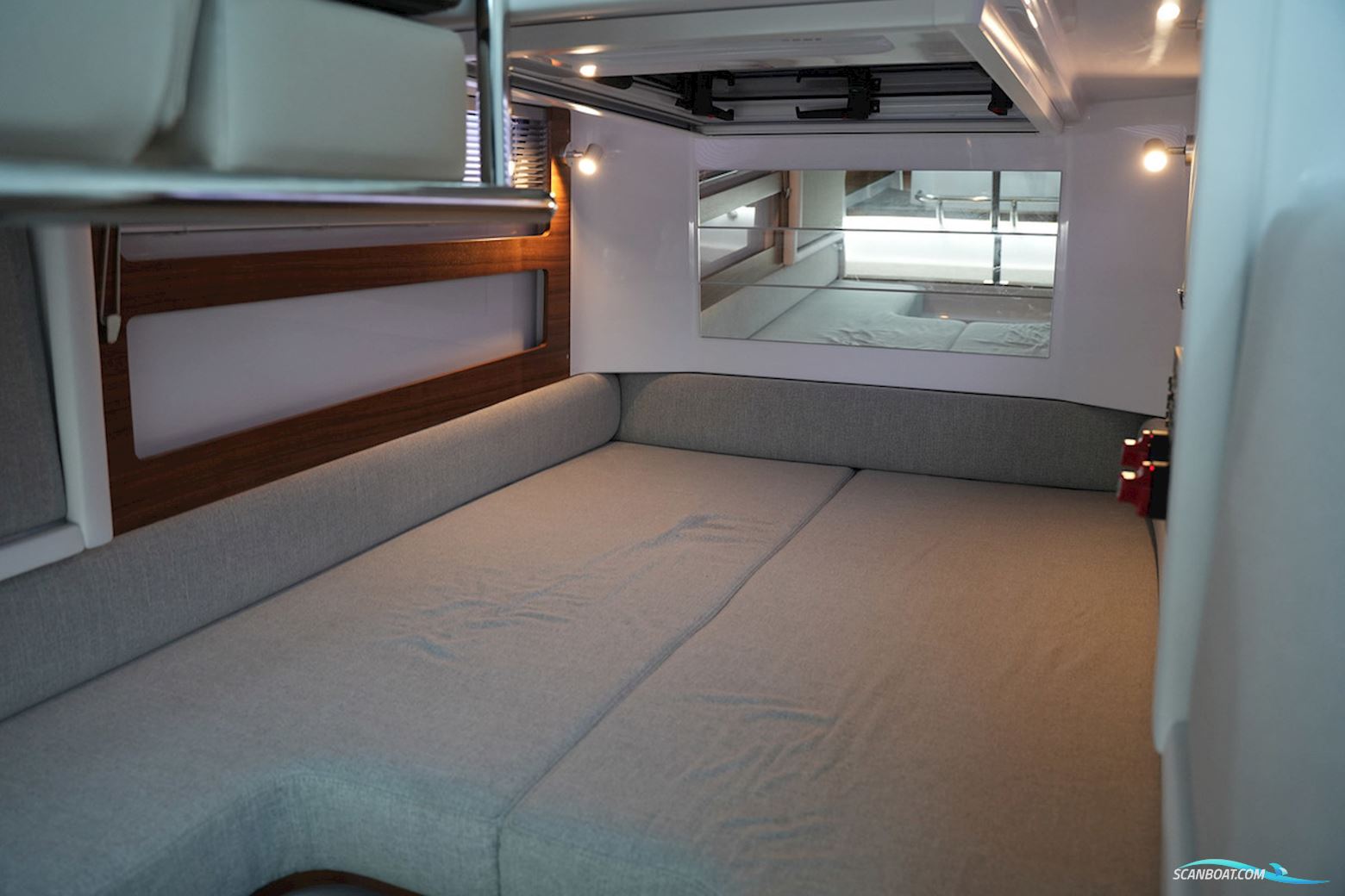 Axopar  28 Cabin