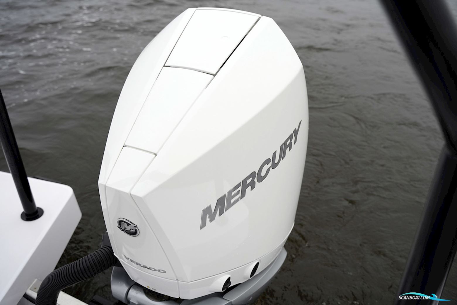 Axopar  28 Cabin