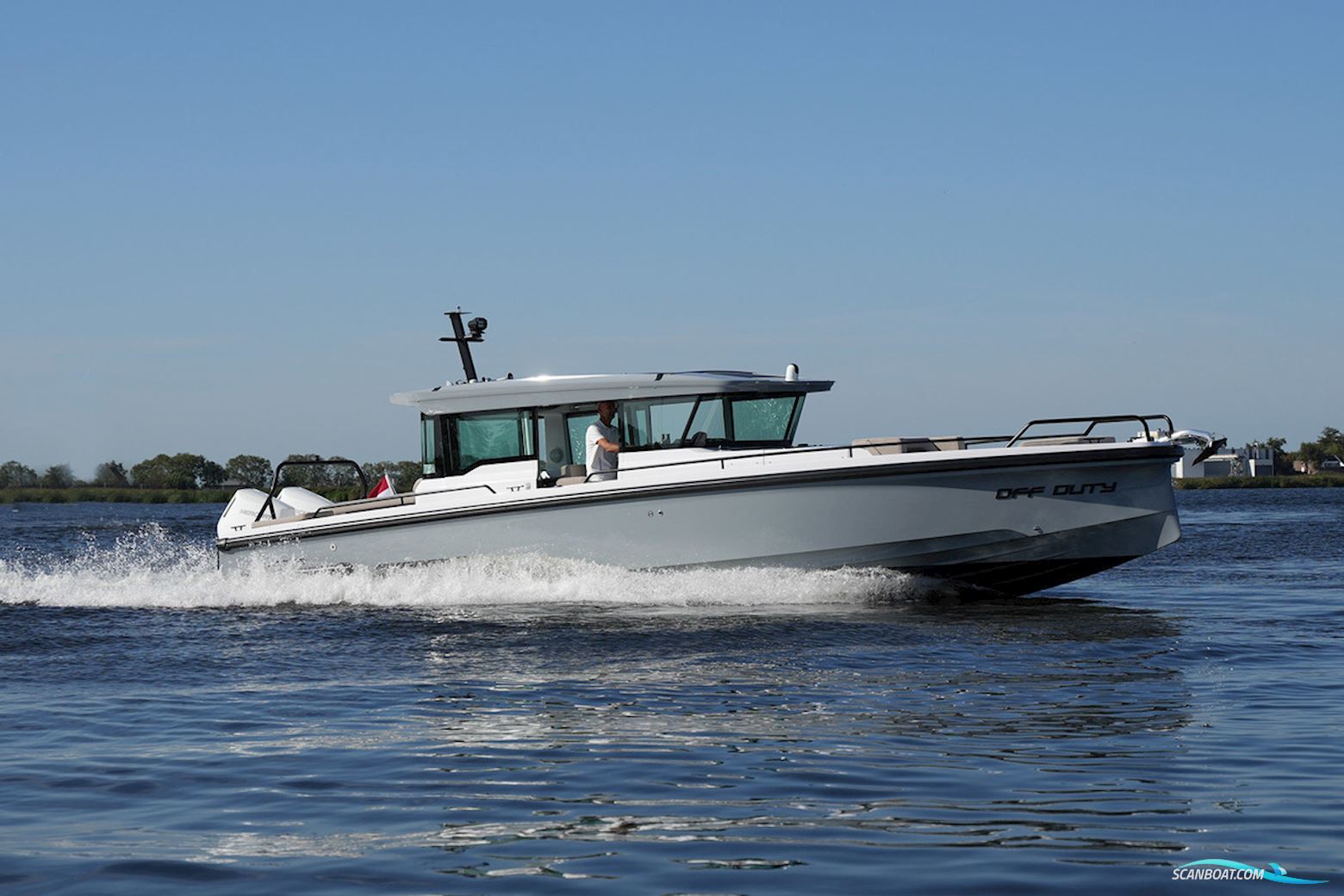 Axopar  37 XC Cross Cabin Mediterrana Edition