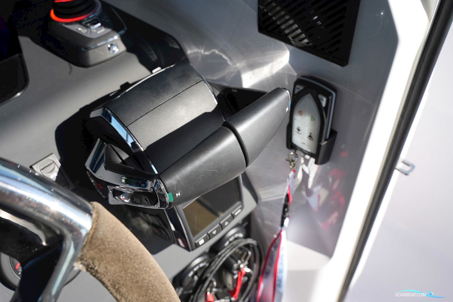 Axopar  37 XC Cross Cabin Mediterrana Edition