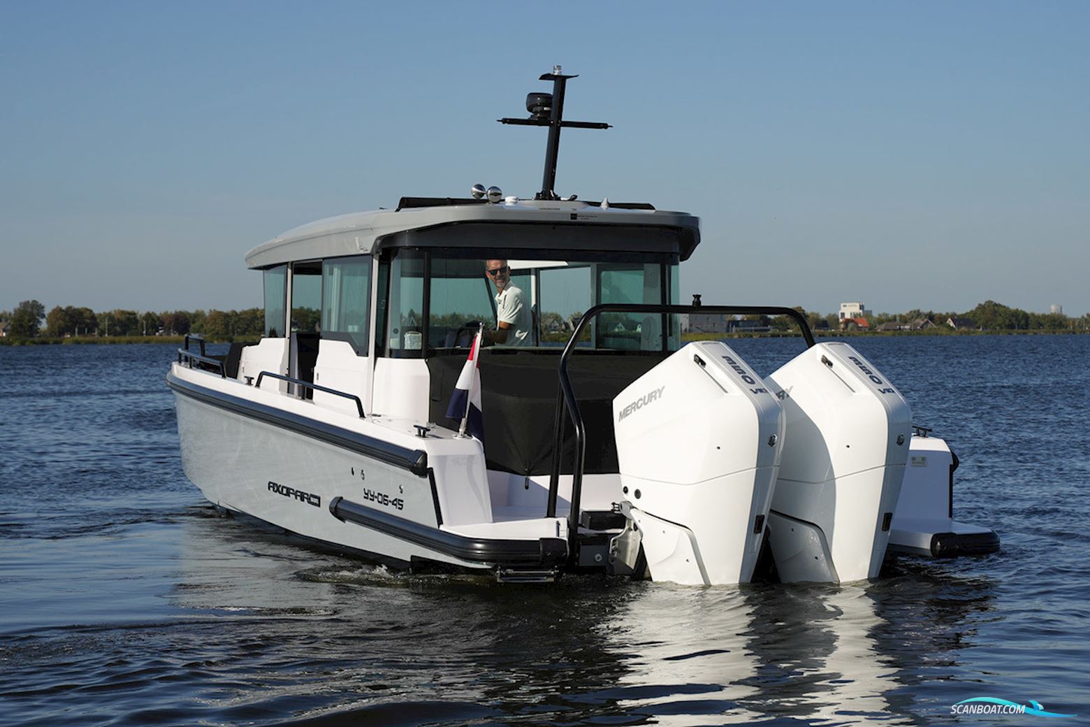 Axopar  37 XC Cross Cabin Mediterrana Edition