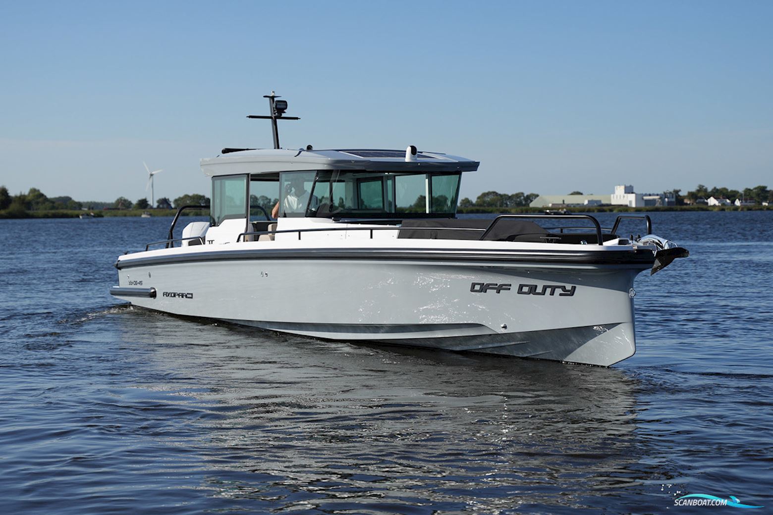 Axopar  37 XC Cross Cabin Mediterrana Edition