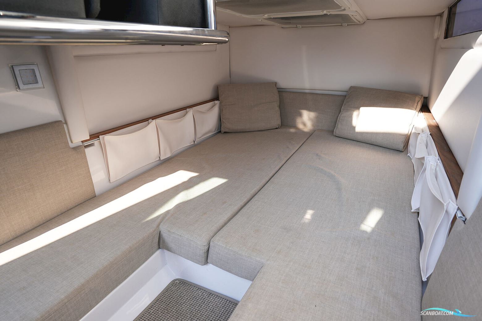 Axopar 28 Cabin - AC