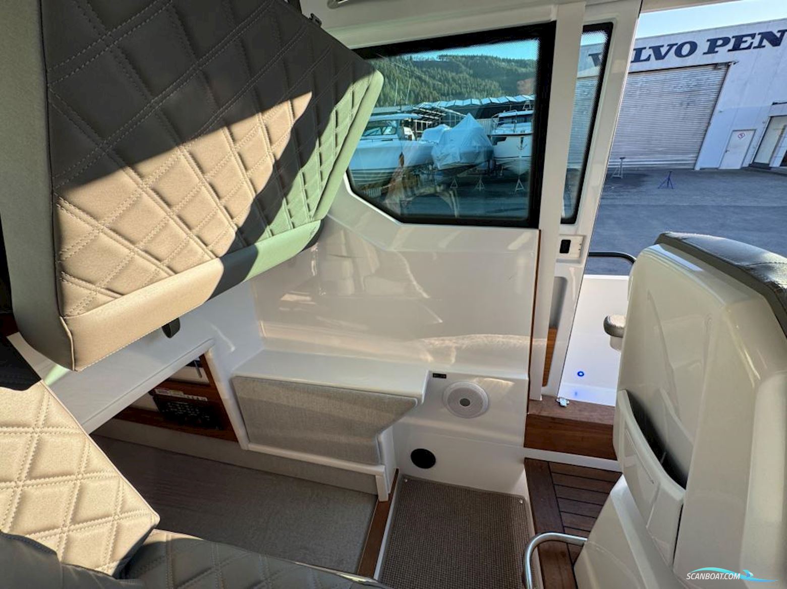 Axopar 28 Cabin - Reserviert