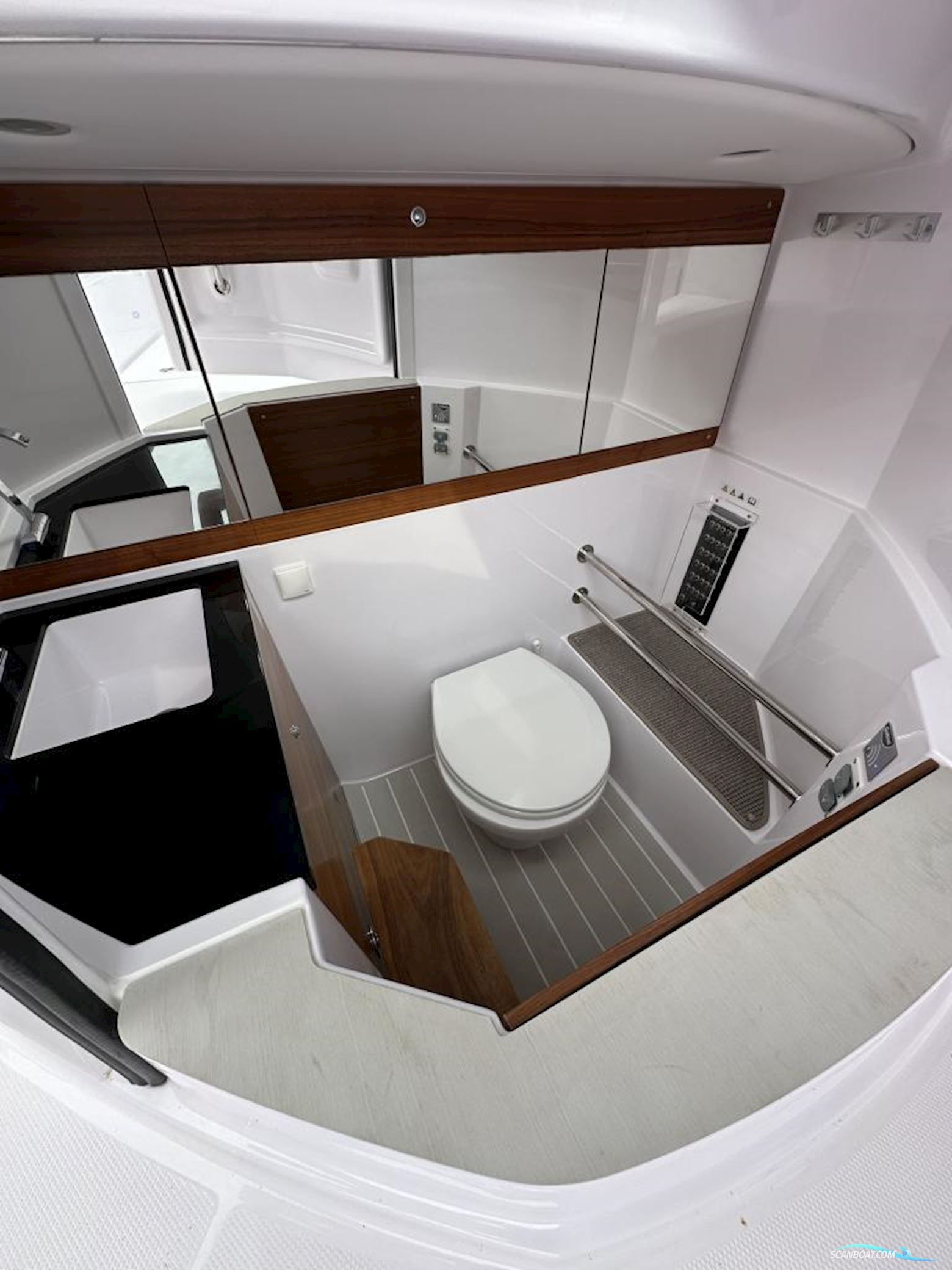 Axopar 28 Cabin - Reserviert