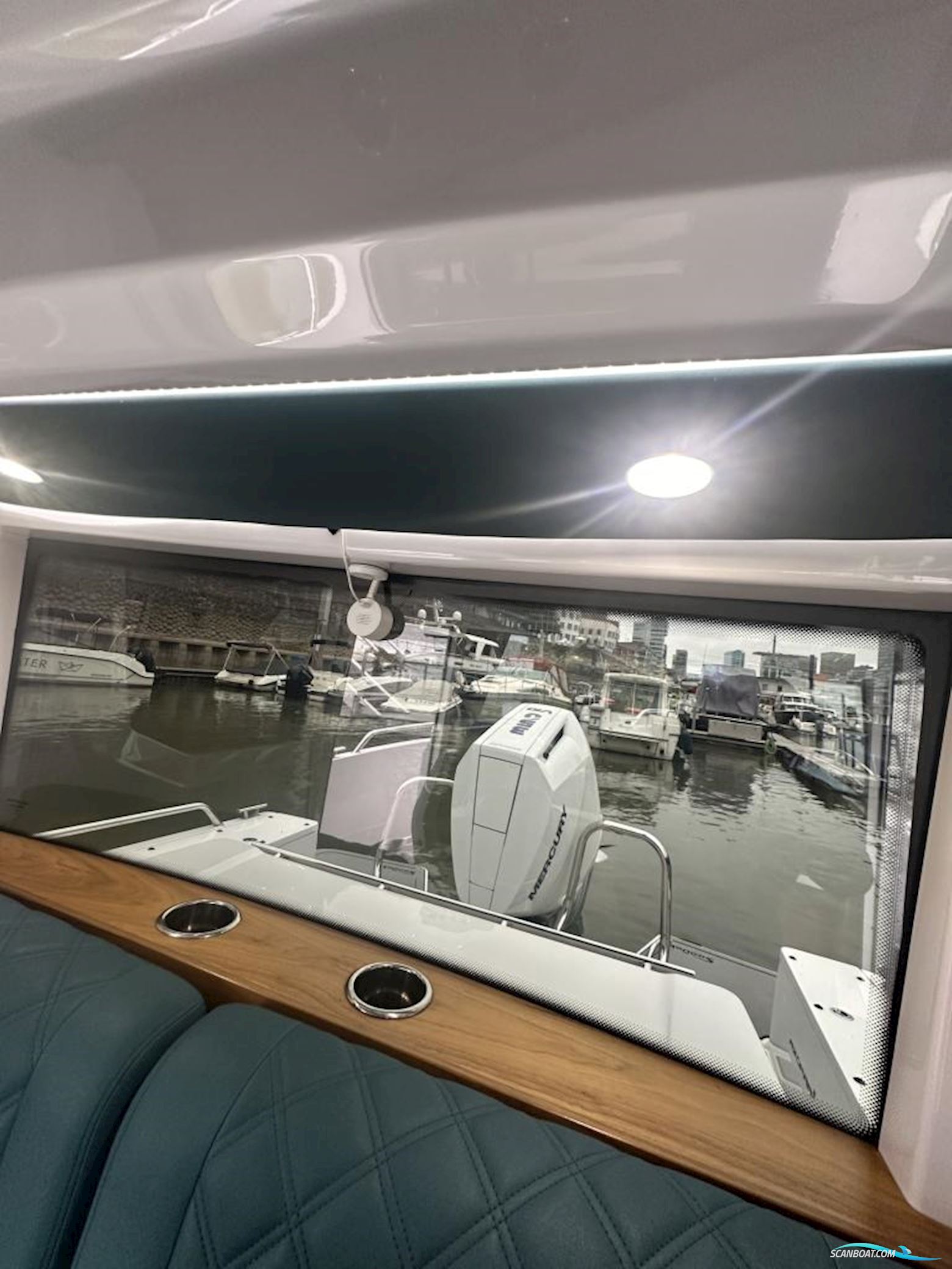 AXOPAR 28 Cabin - Wetbar