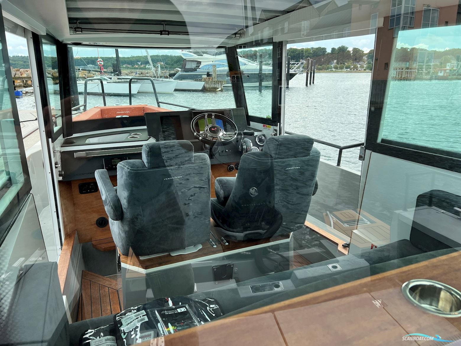 Axopar 28 Cabin R-Version