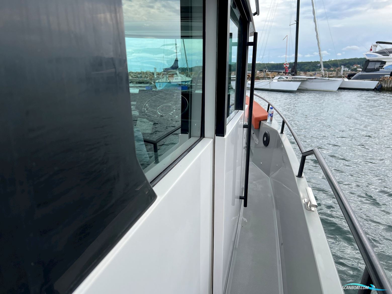 Axopar 28 Cabin R-Version