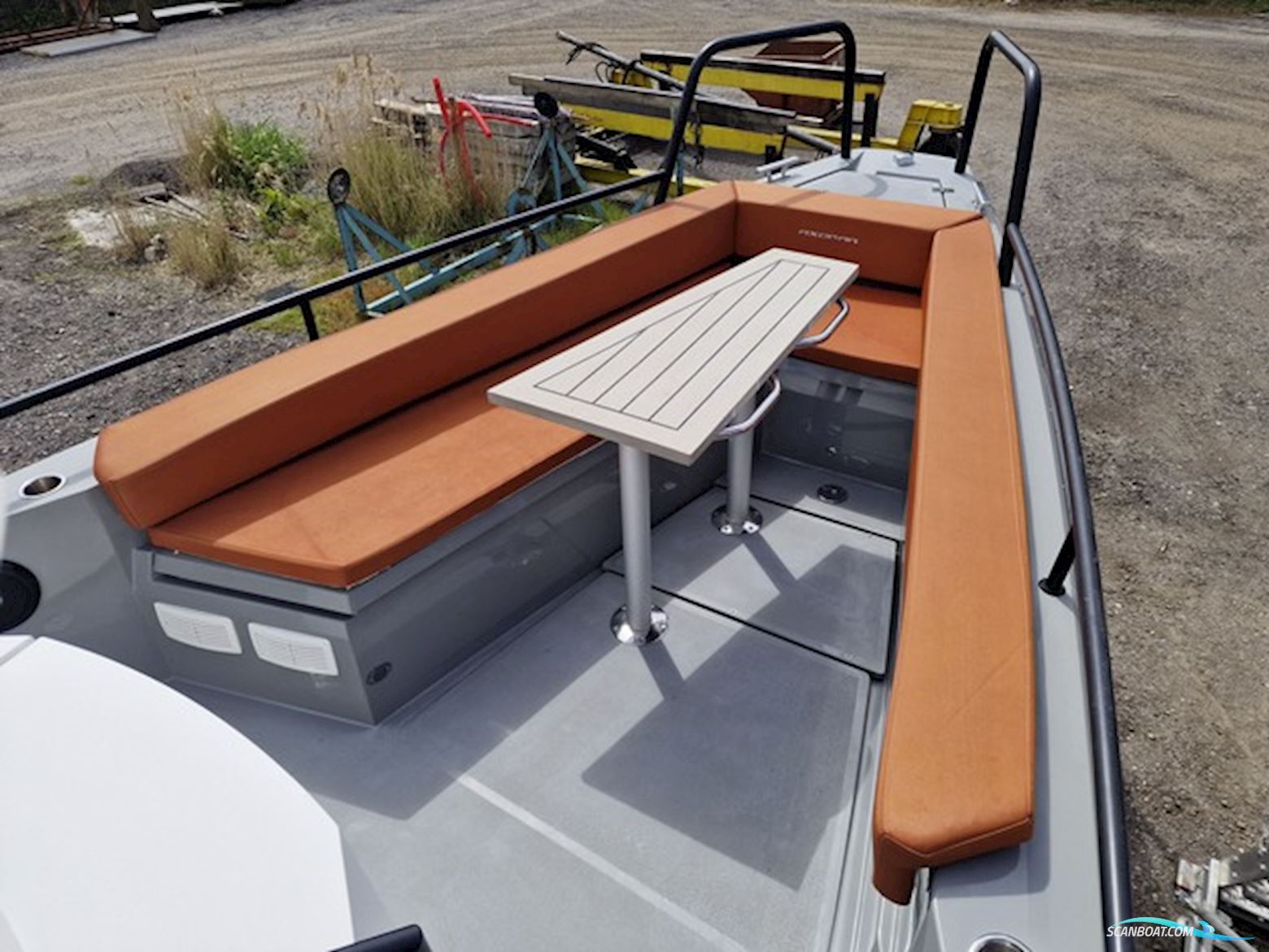 Axopar 28 Cabin R-Version