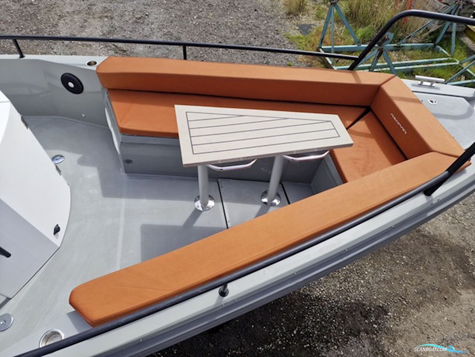 Axopar 28 Cabin R-Version