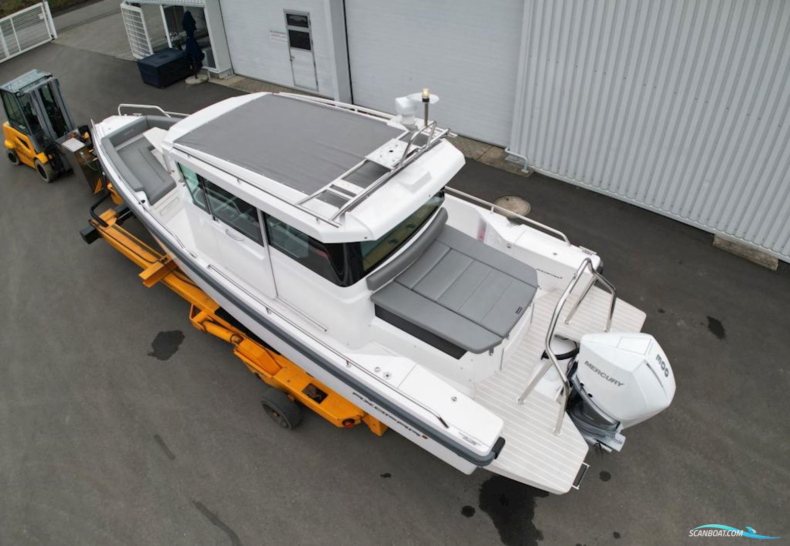 AXOPAR 28 Cabin