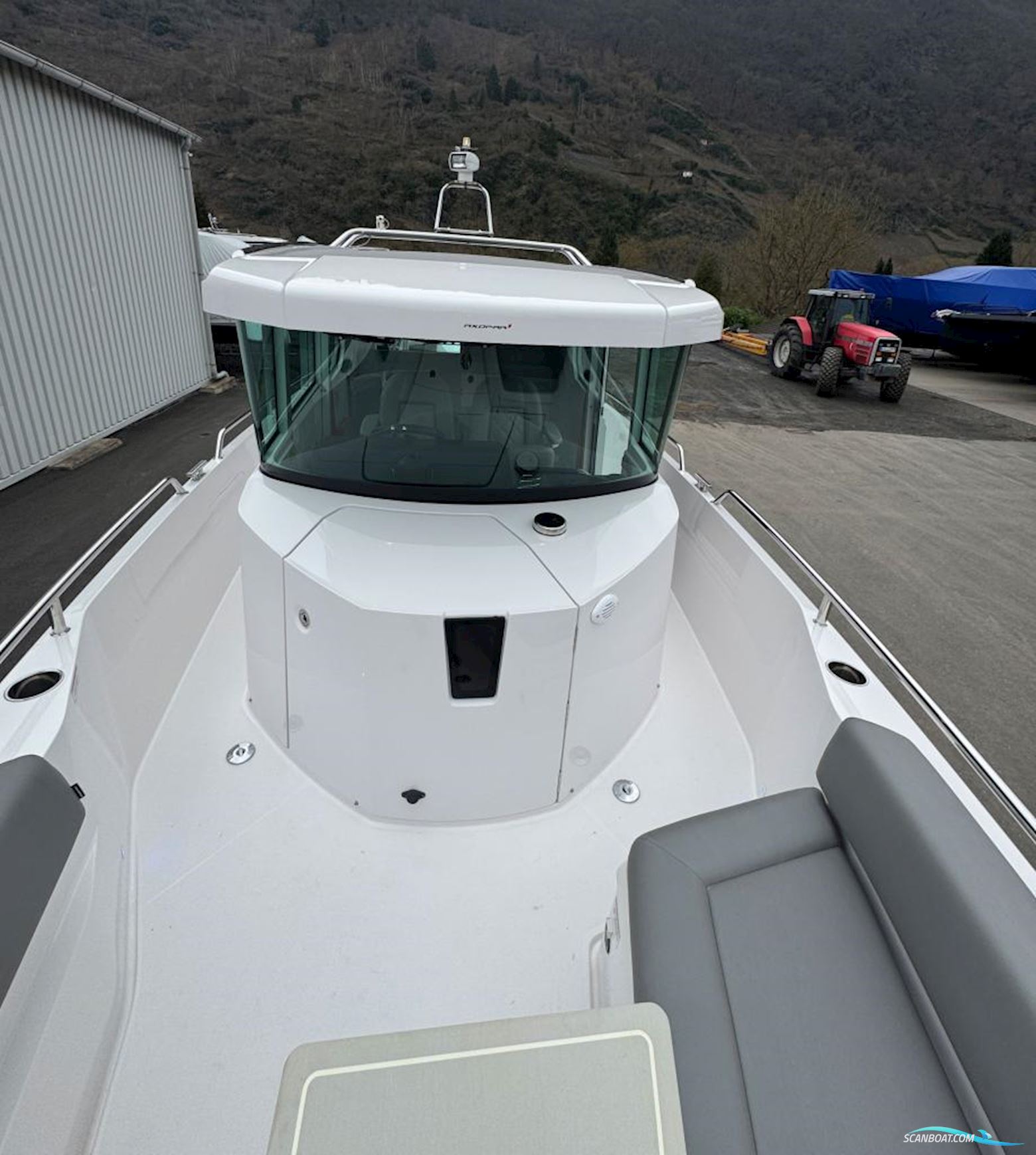 AXOPAR 28 Cabin