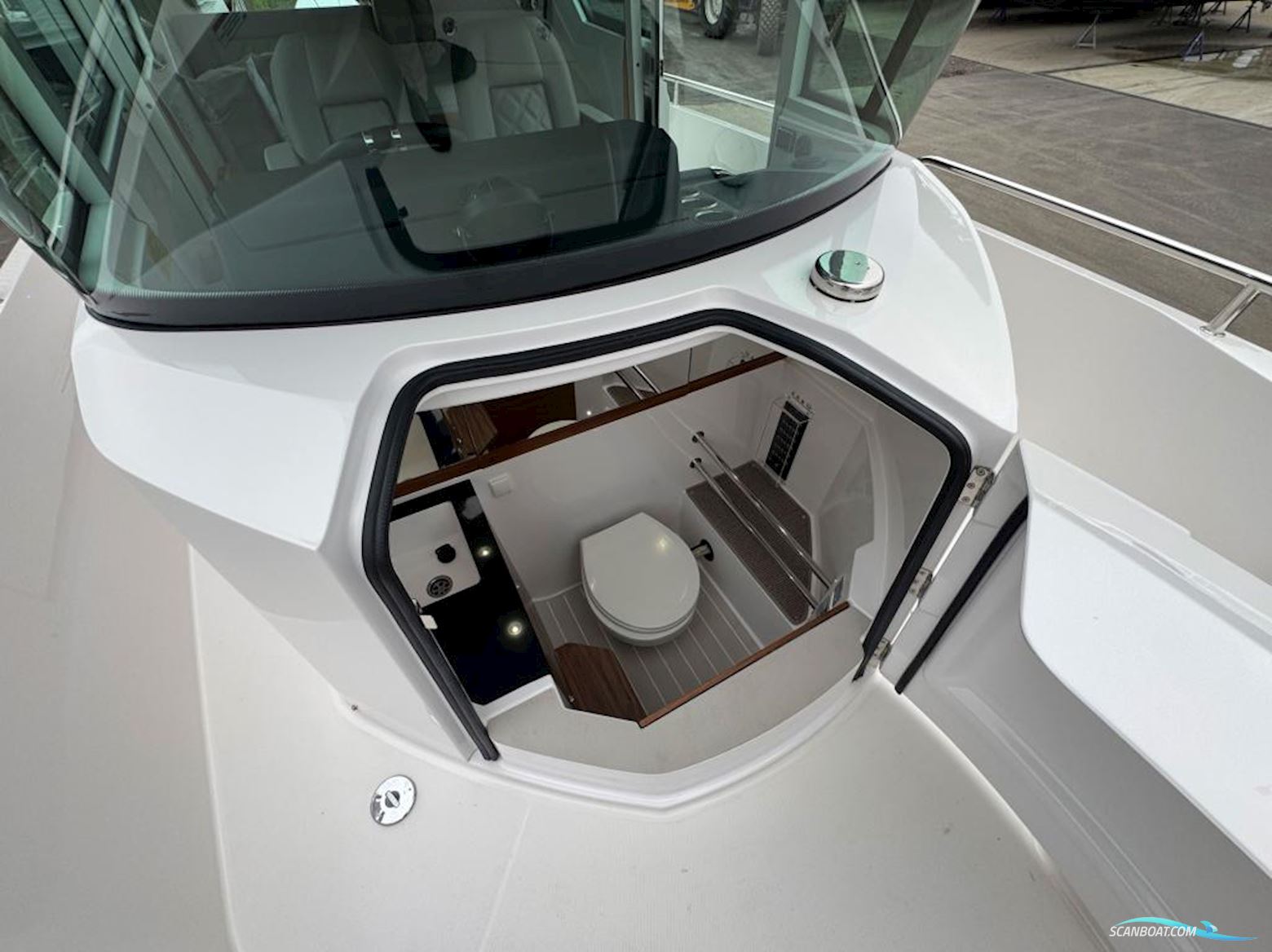 AXOPAR 28 Cabin