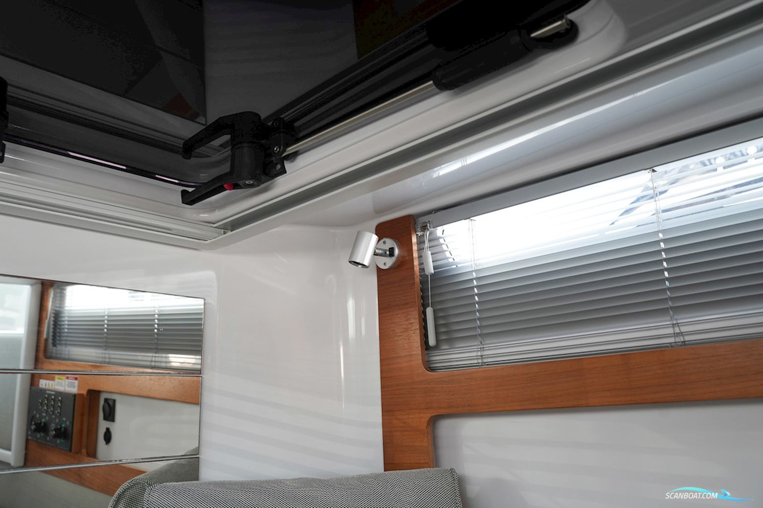 AXOPAR 28 Cabin