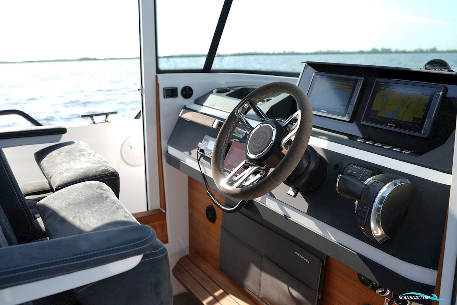 AXOPAR 28 Cabin