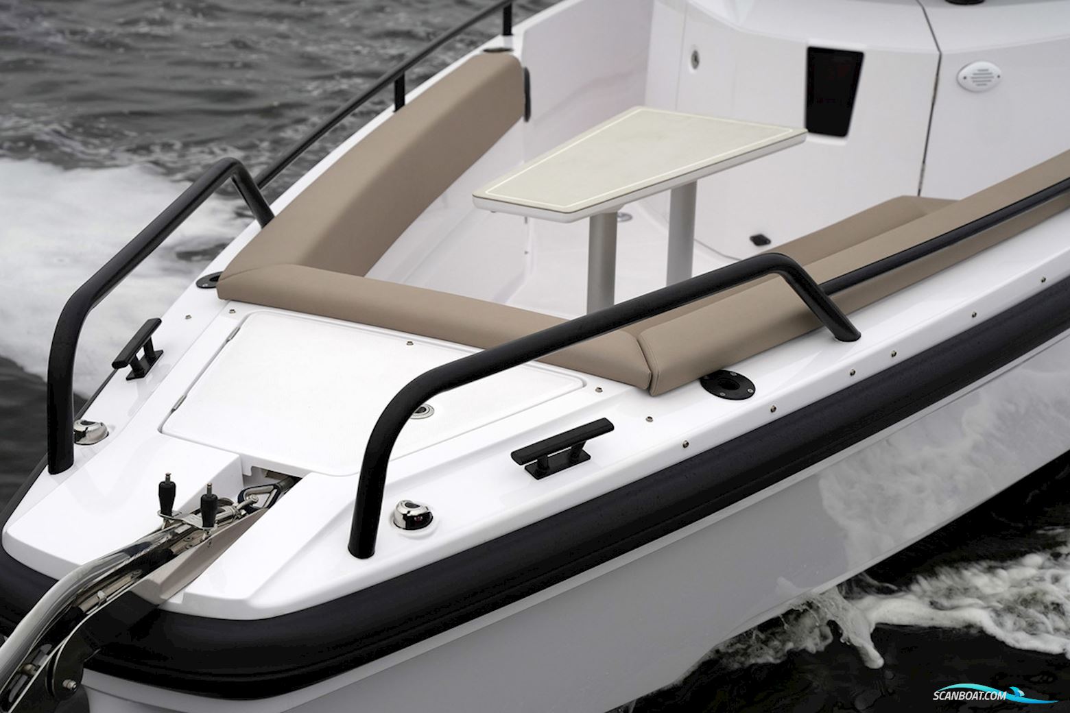 Axopar 28 Cabin