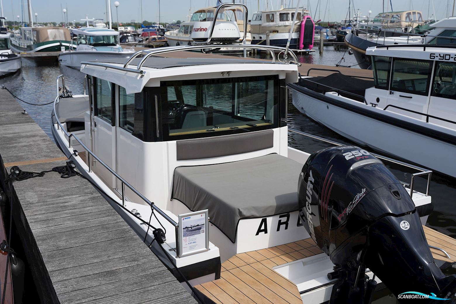 AXOPAR 28 Cabin