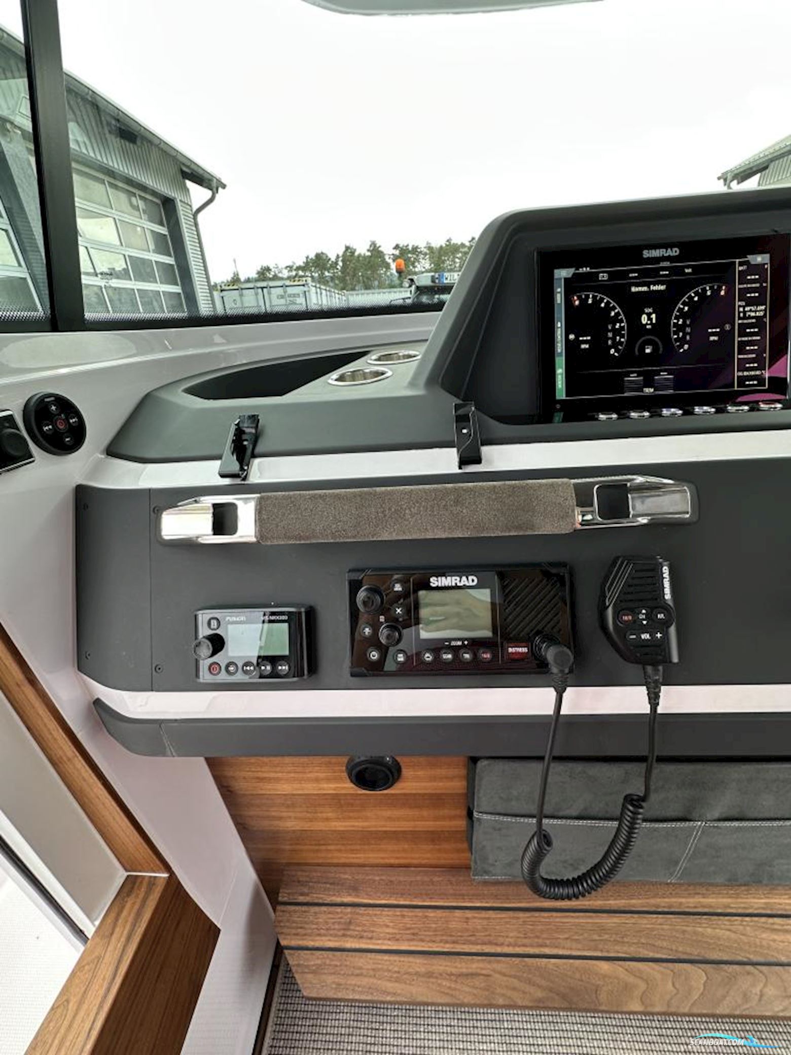 AXOPAR 28 Cabin