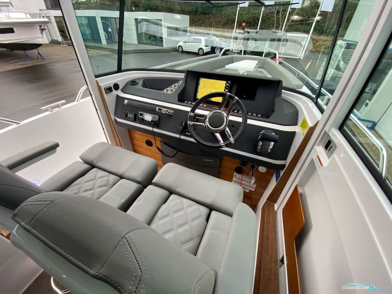 Axopar 28 Cabin