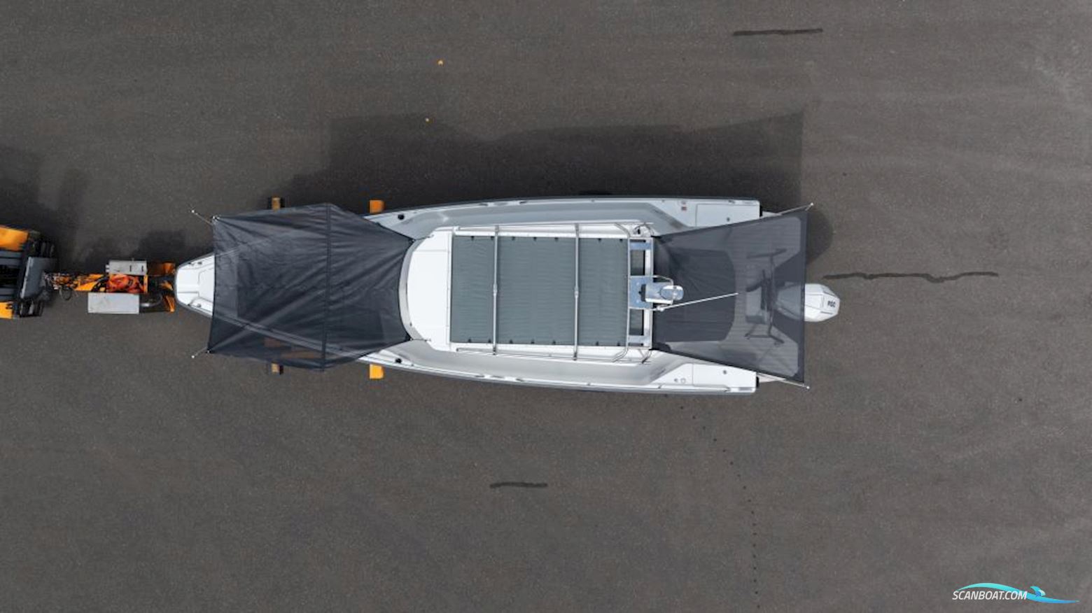 AXOPAR 28 Cabin