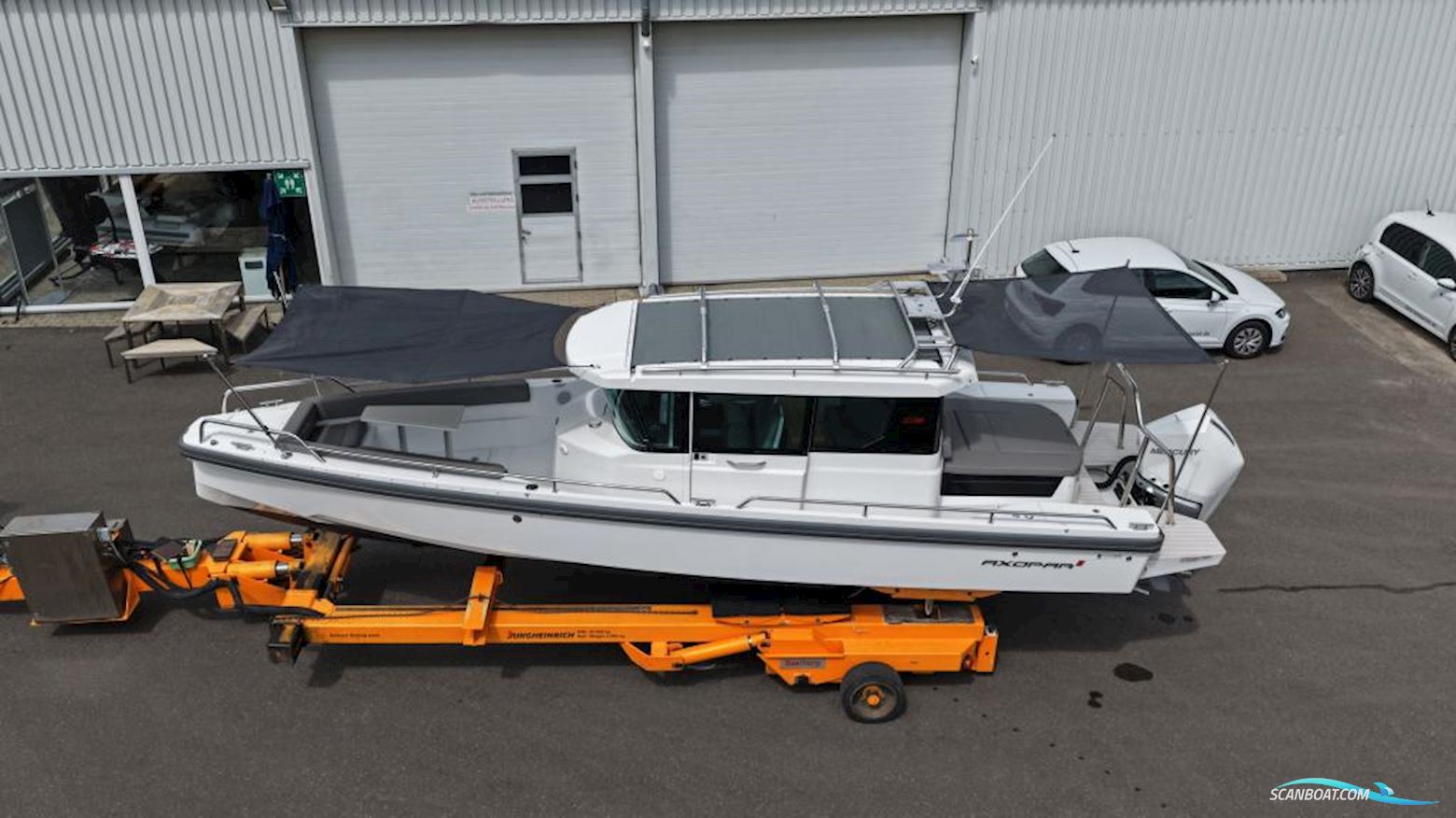 AXOPAR 28 Cabin