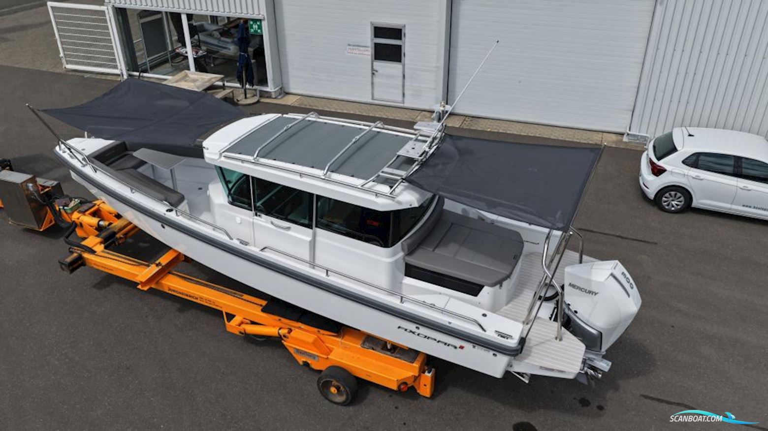 AXOPAR 28 Cabin