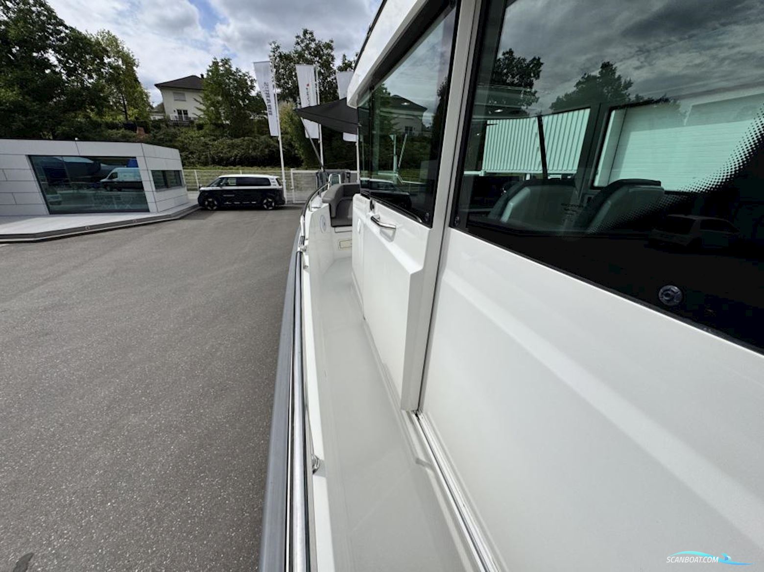 AXOPAR 28 Cabin