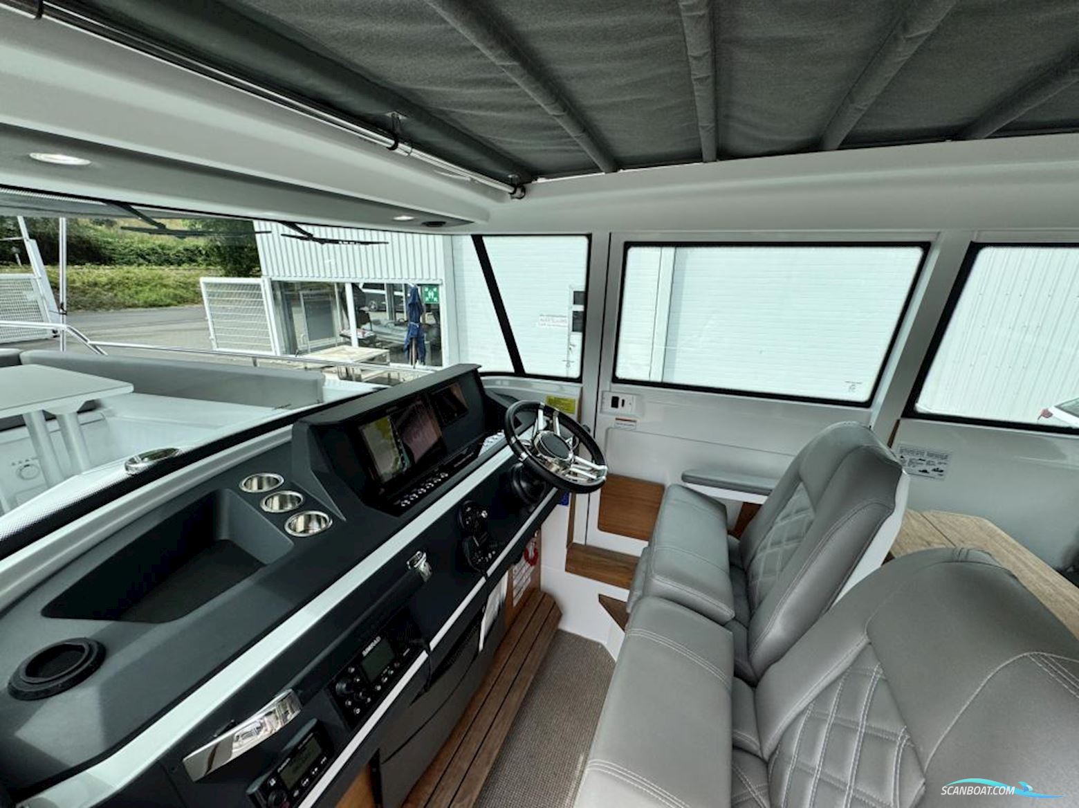 AXOPAR 28 Cabin