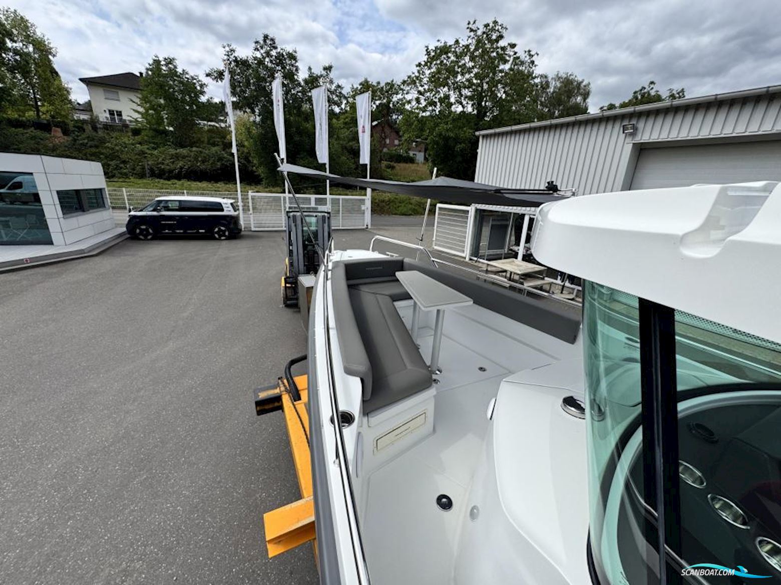 AXOPAR 28 Cabin