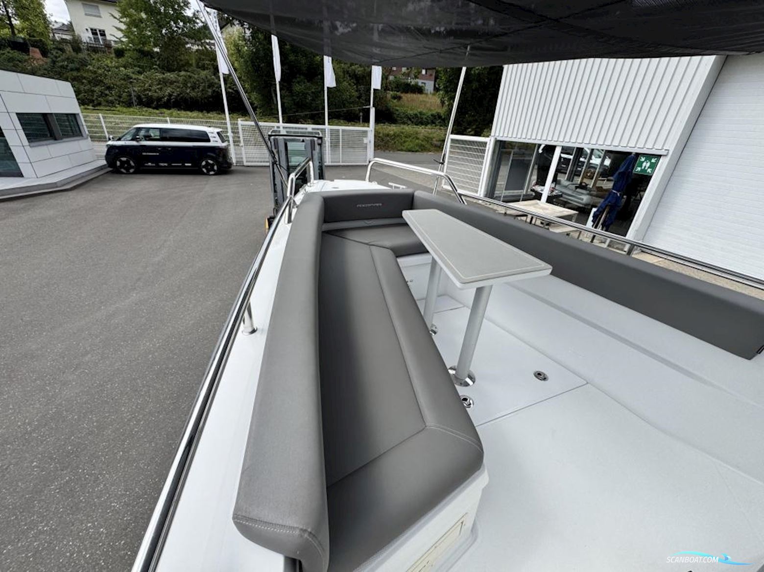 AXOPAR 28 Cabin