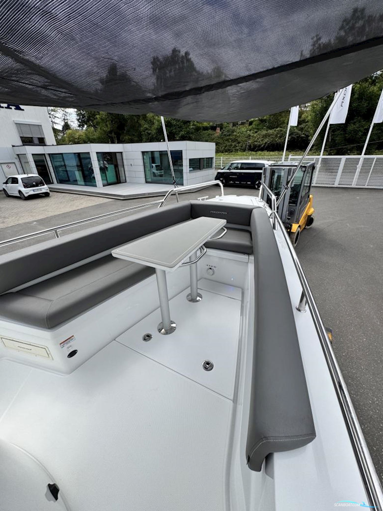 AXOPAR 28 Cabin