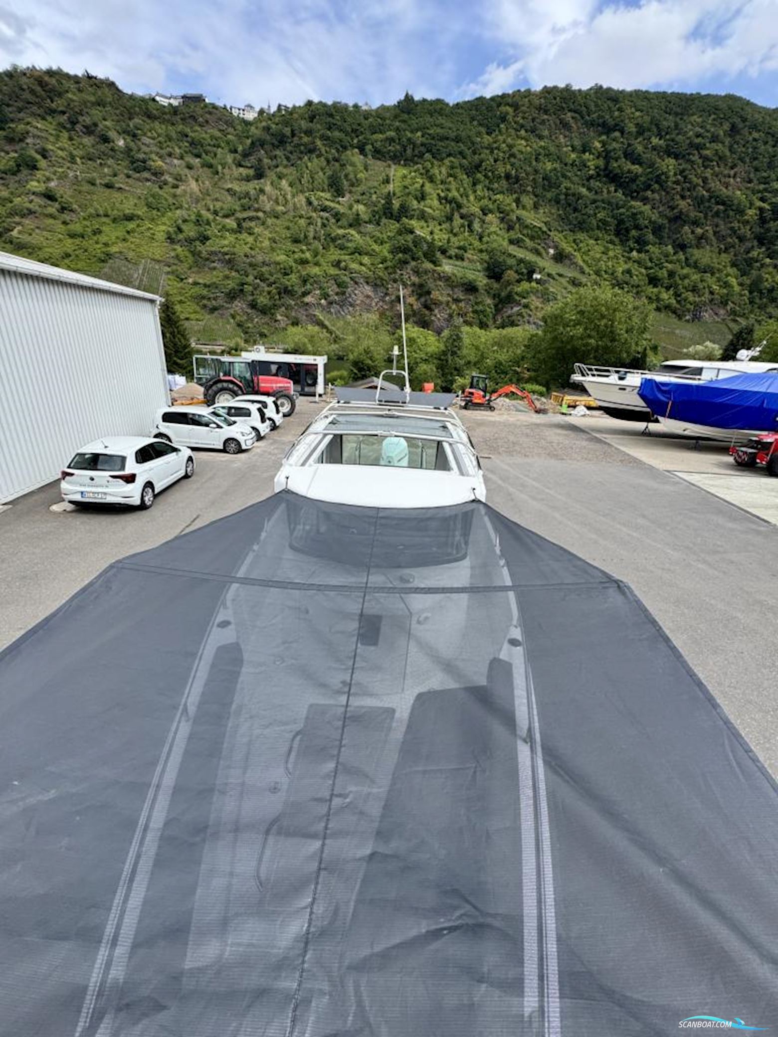 AXOPAR 28 Cabin