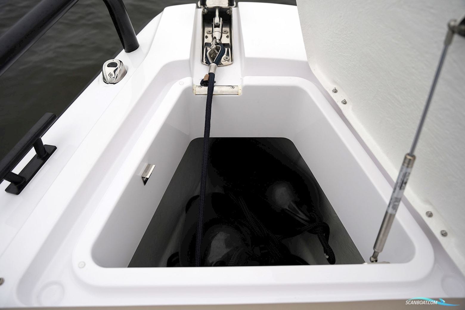 Axopar 28 Cabin