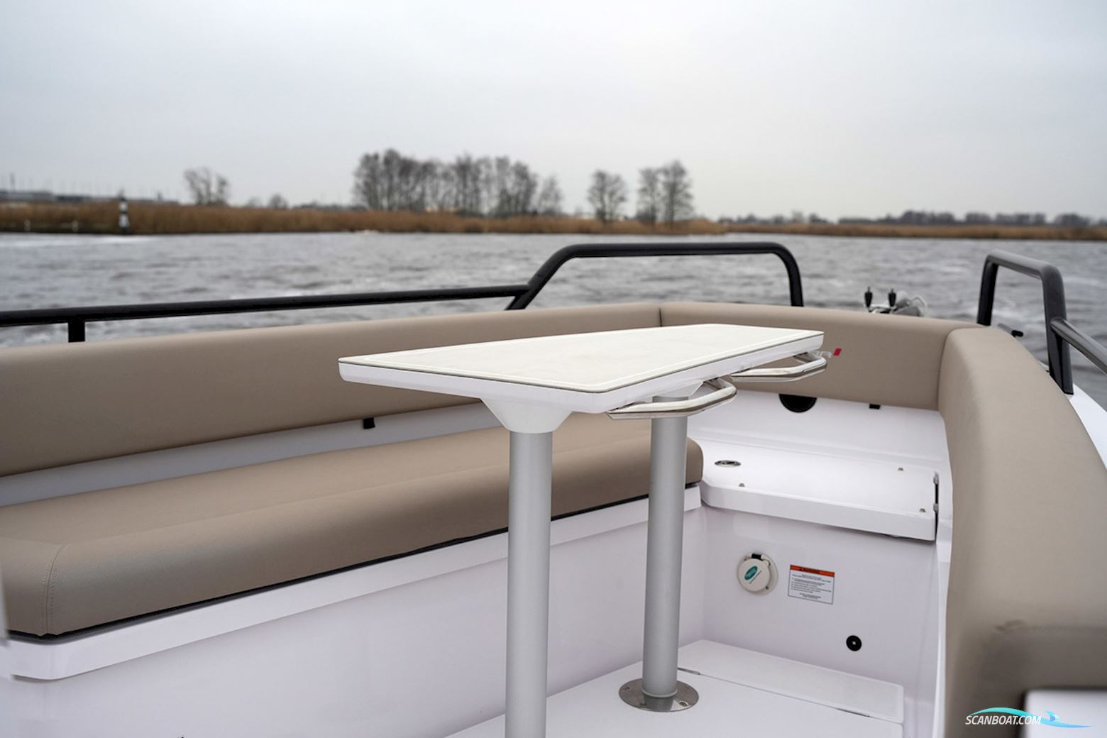 Axopar 28 Cabin