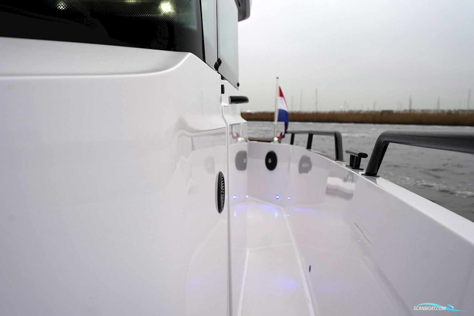 Axopar 28 Cabin