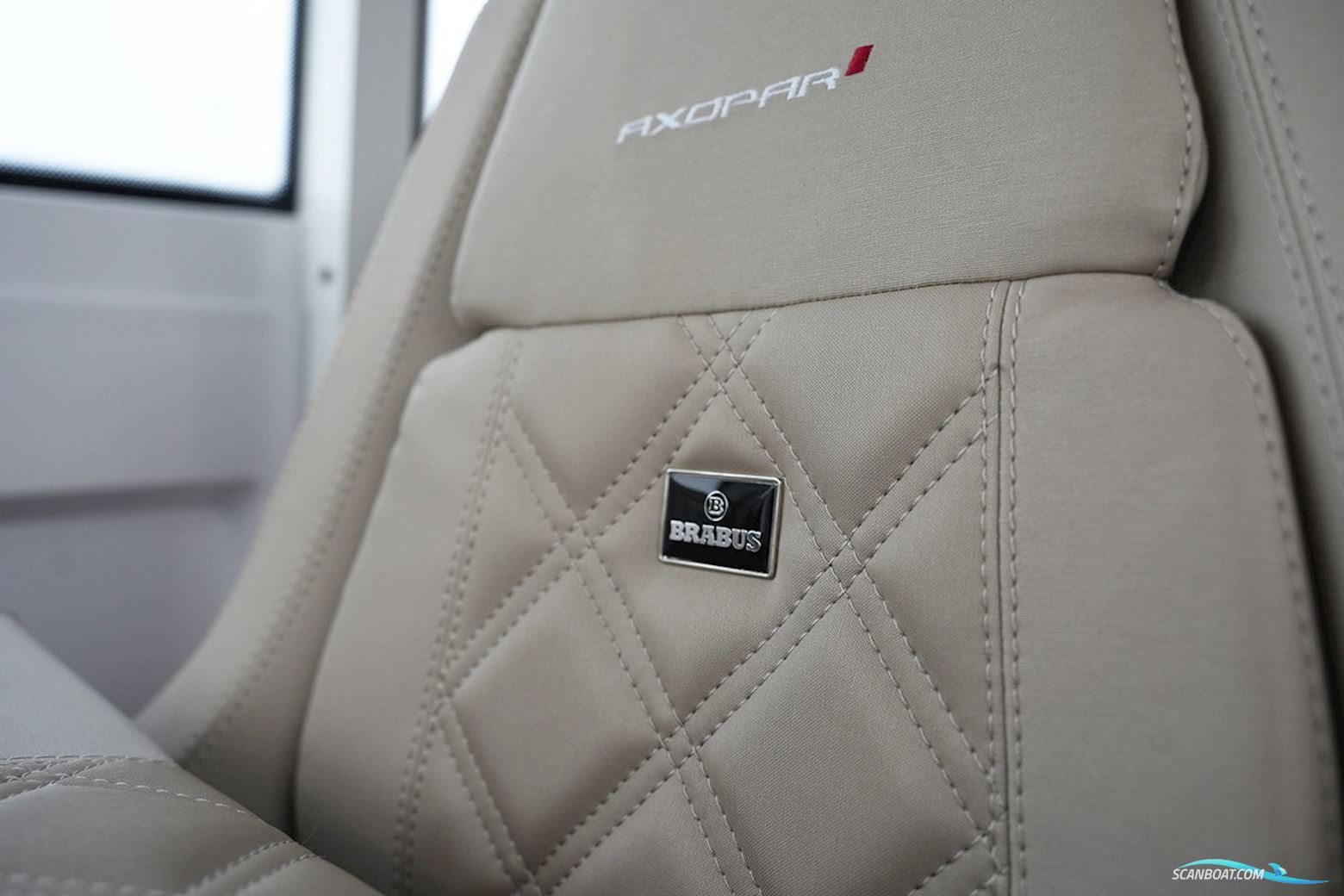 Axopar 28 Cabin