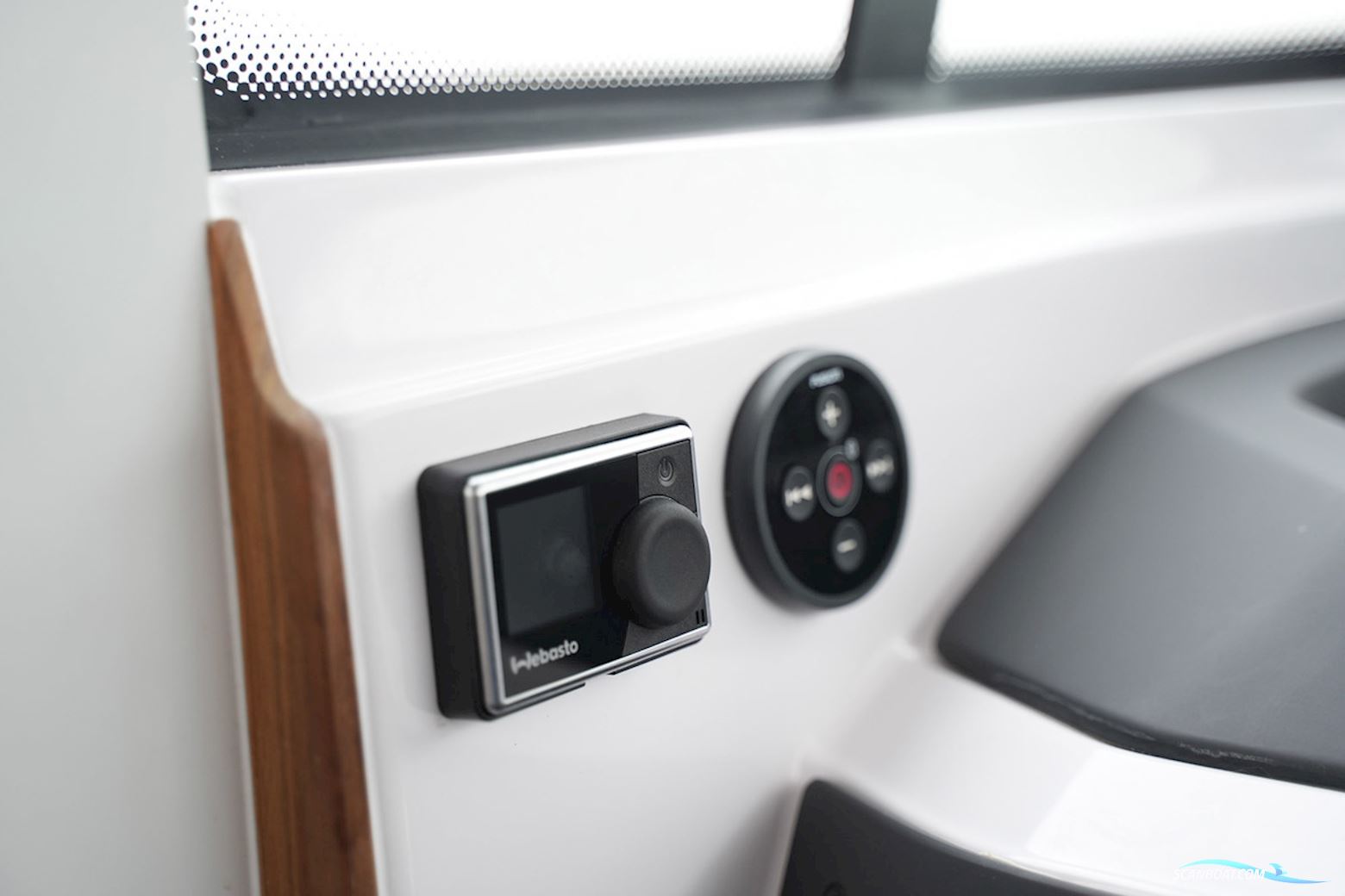 Axopar 28 Cabin