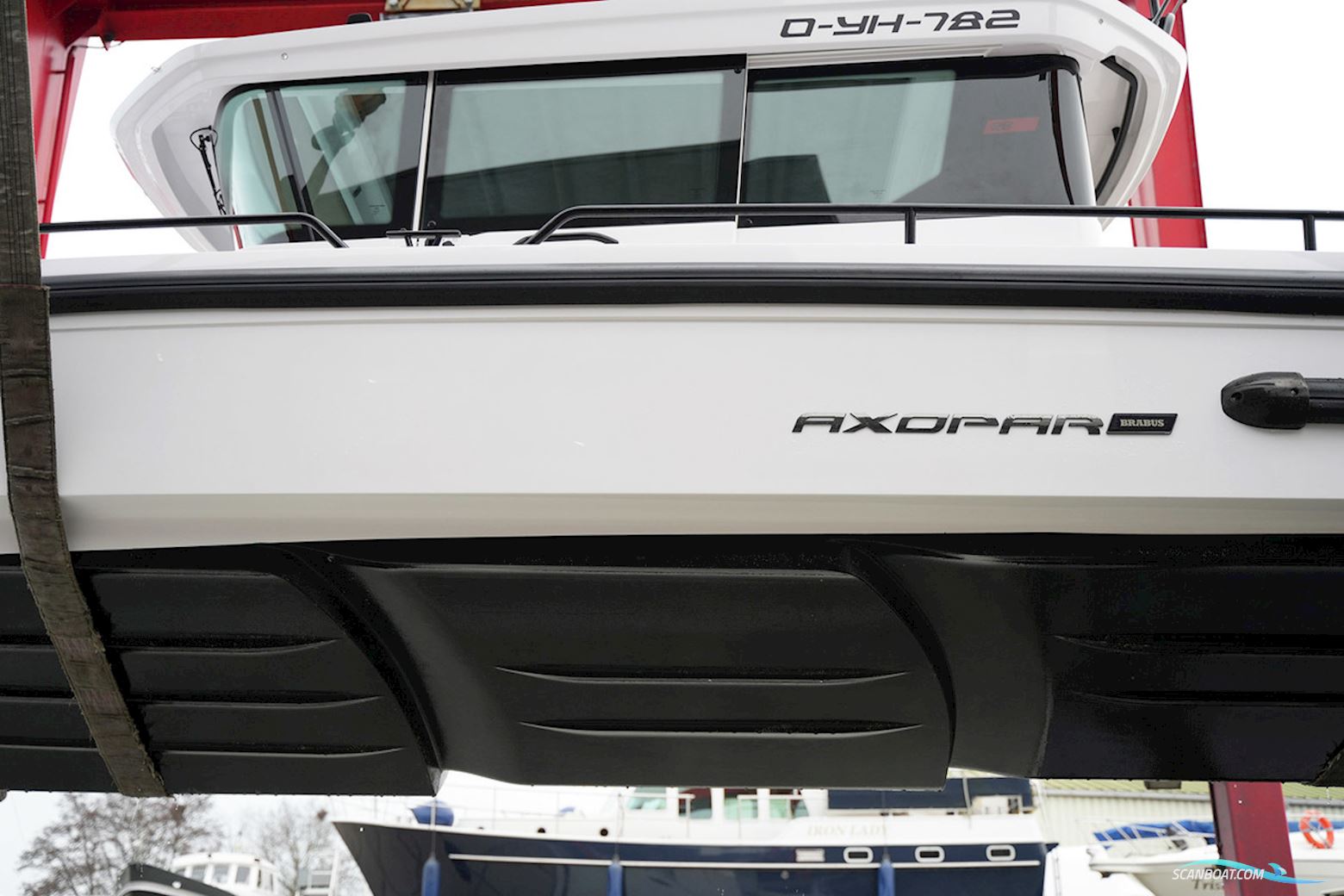 Axopar 28 Cabin