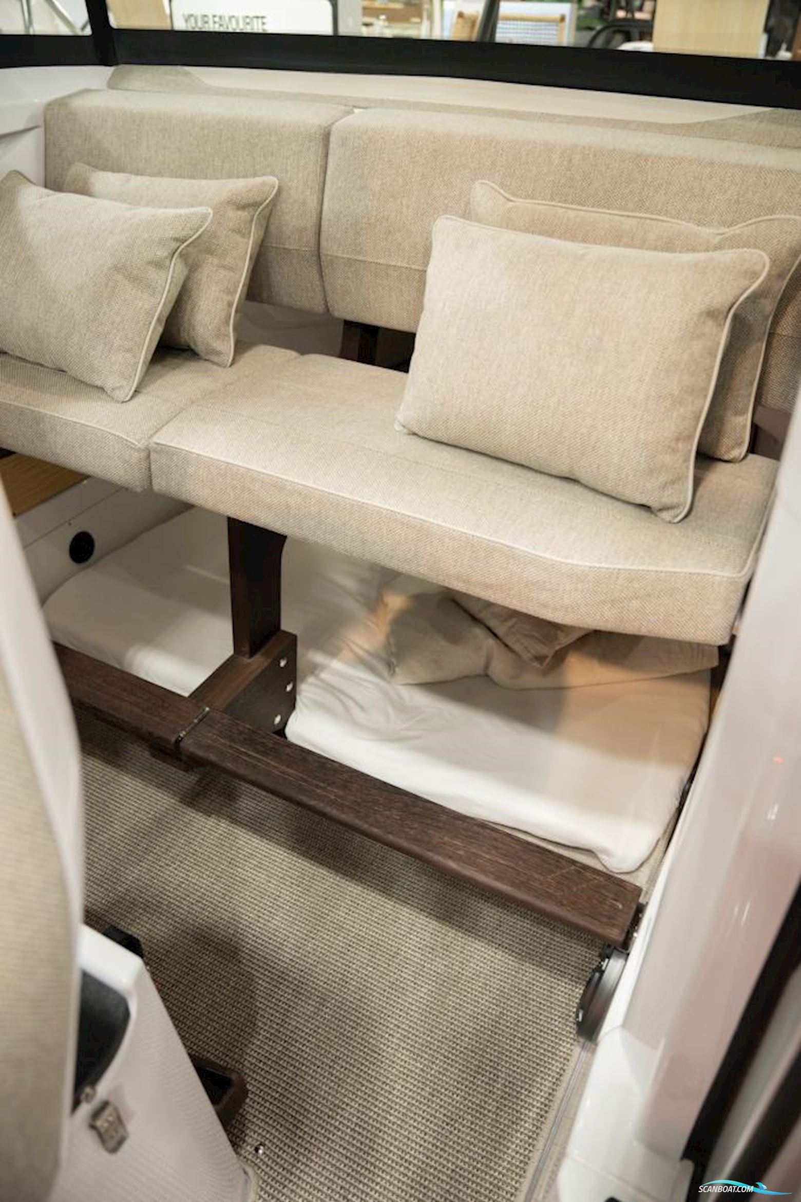 AXOPAR 29 Cross Cabin