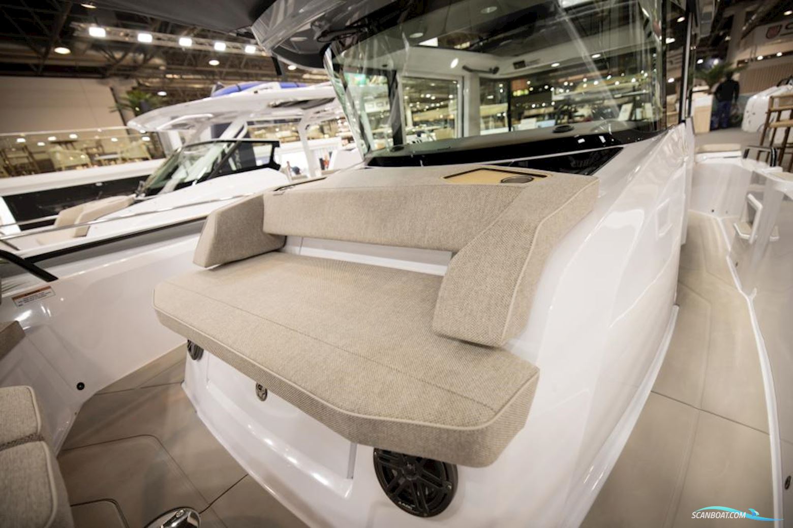 AXOPAR 29 Cross Cabin