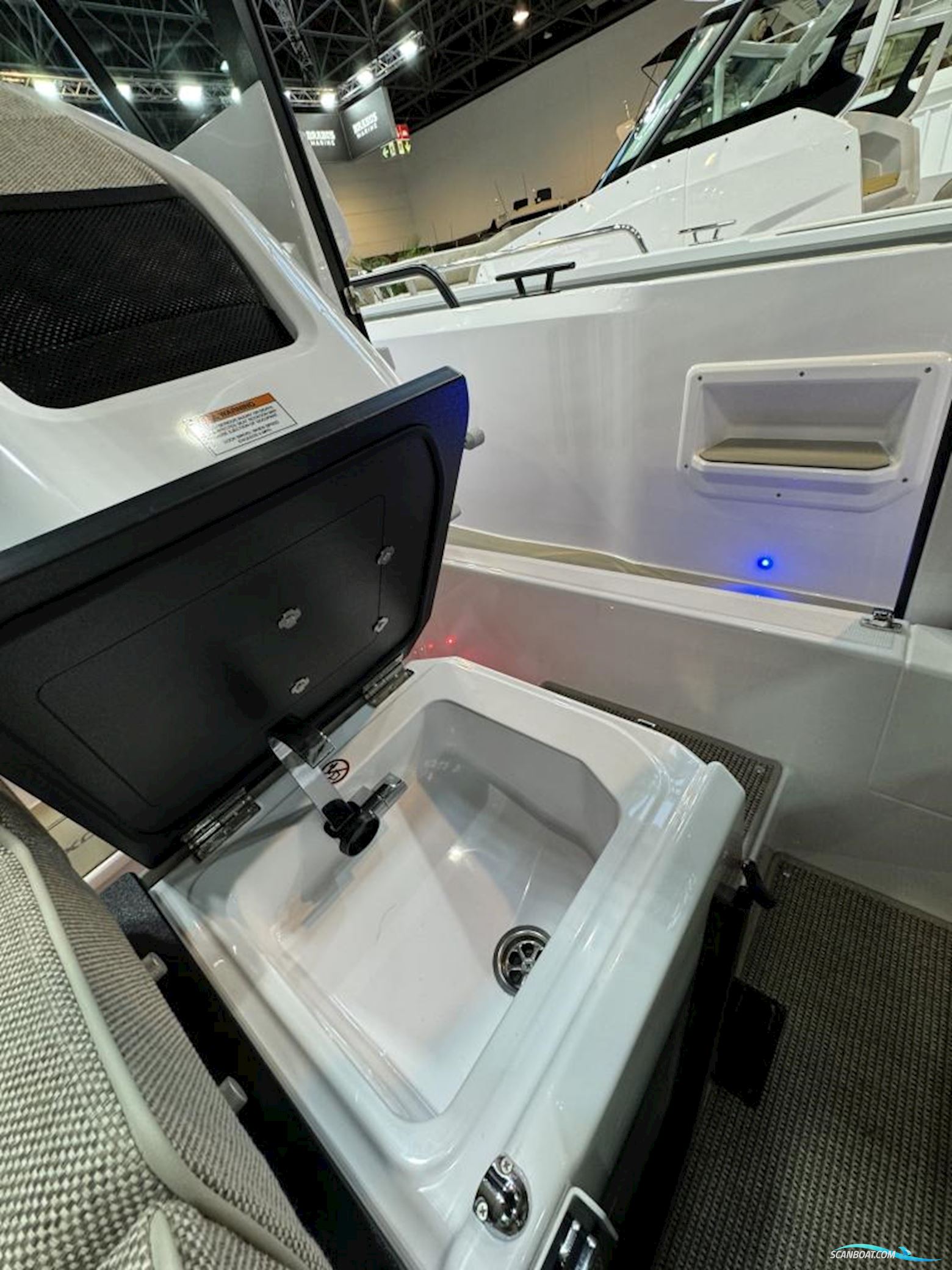 AXOPAR 29 Cross Cabin