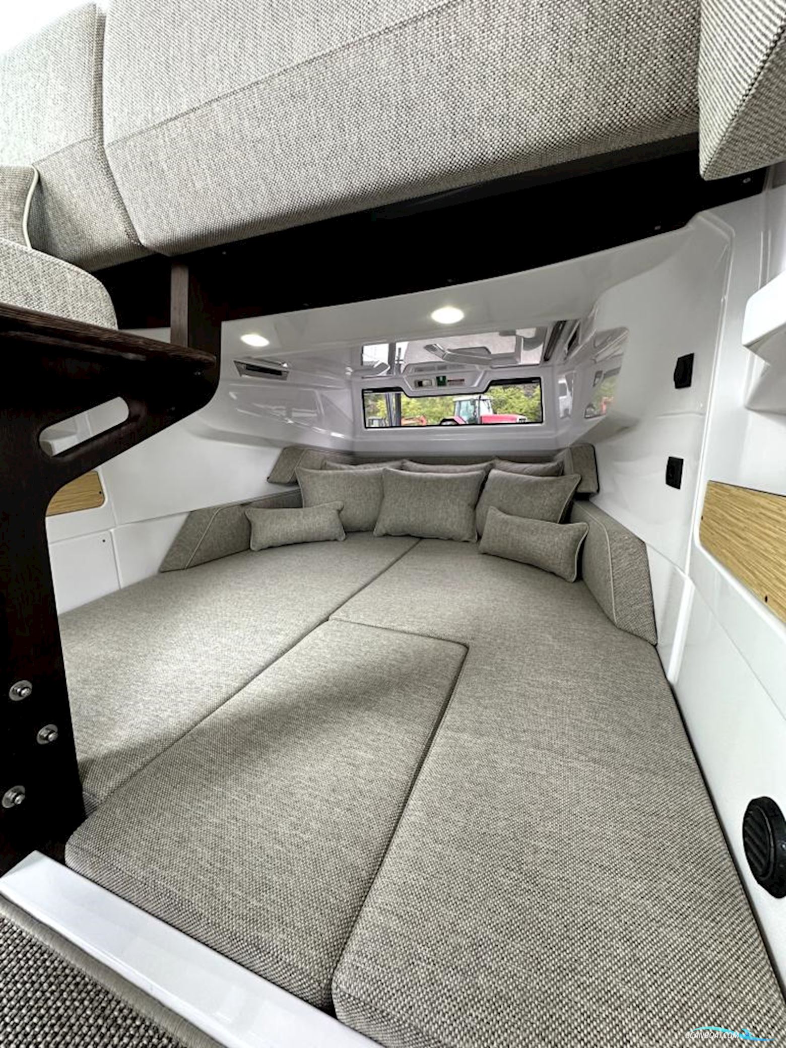 AXOPAR 29 Cross Cabin