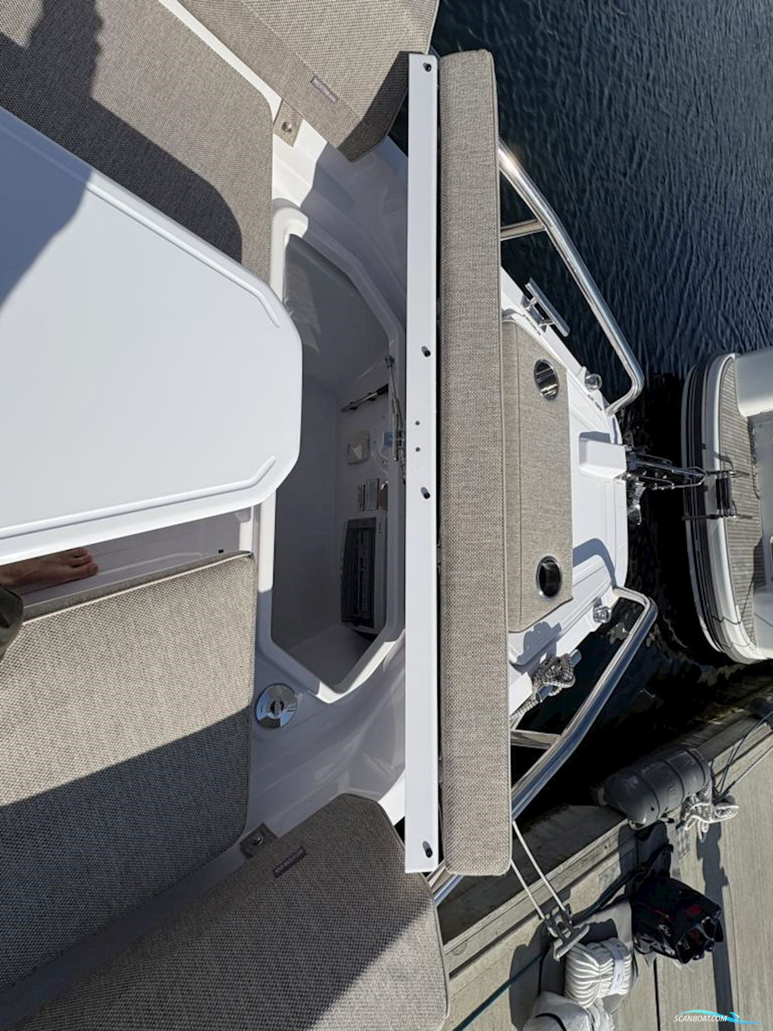 AXOPAR 29 Cross Cabin