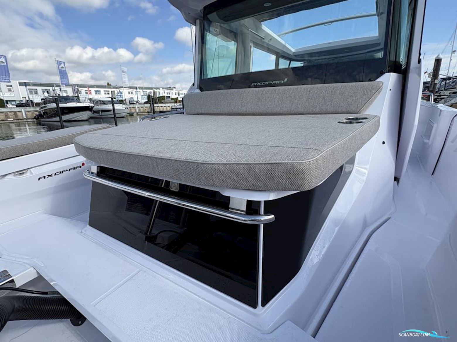 AXOPAR 29 Cross Cabin